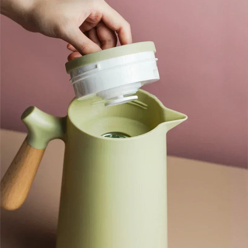 NordicTherm - Stylish Thermos Bottle with Long-Lasting Heat and Cold Insulation