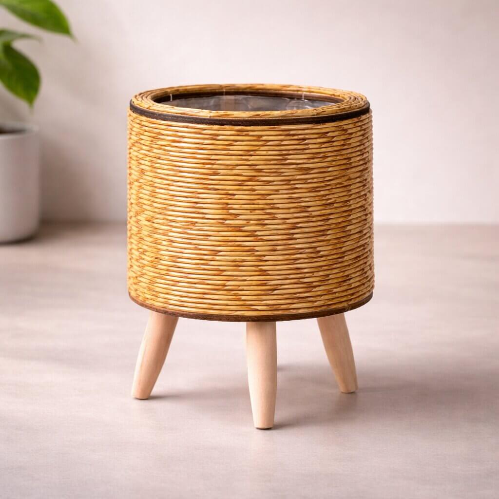 Flowerpot for indoor & outdoor use | Planter with feet | Plant pot | Virella