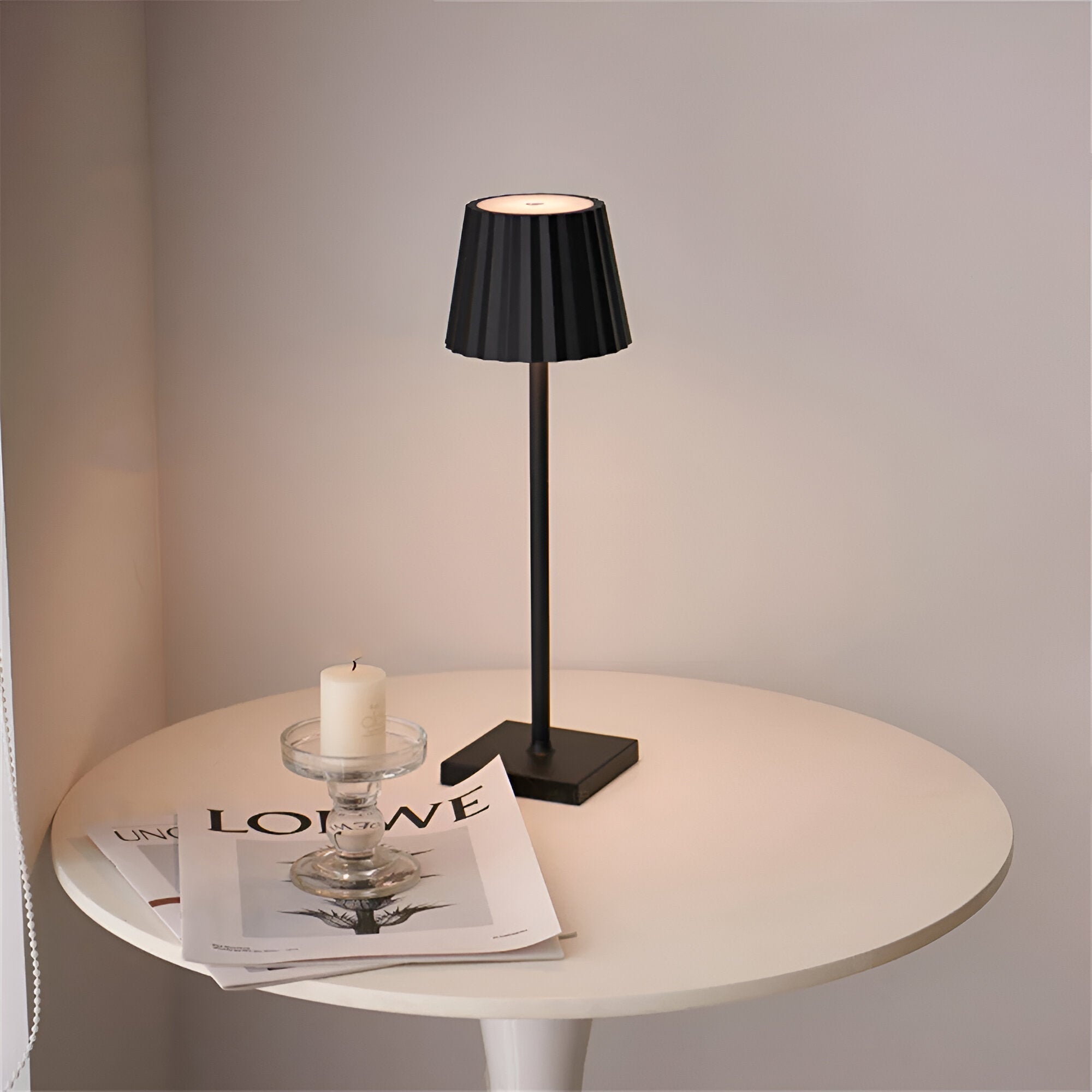 Wireless table lamp | Lamp for the living room | Modern rechargeable table lamp | VelaLume