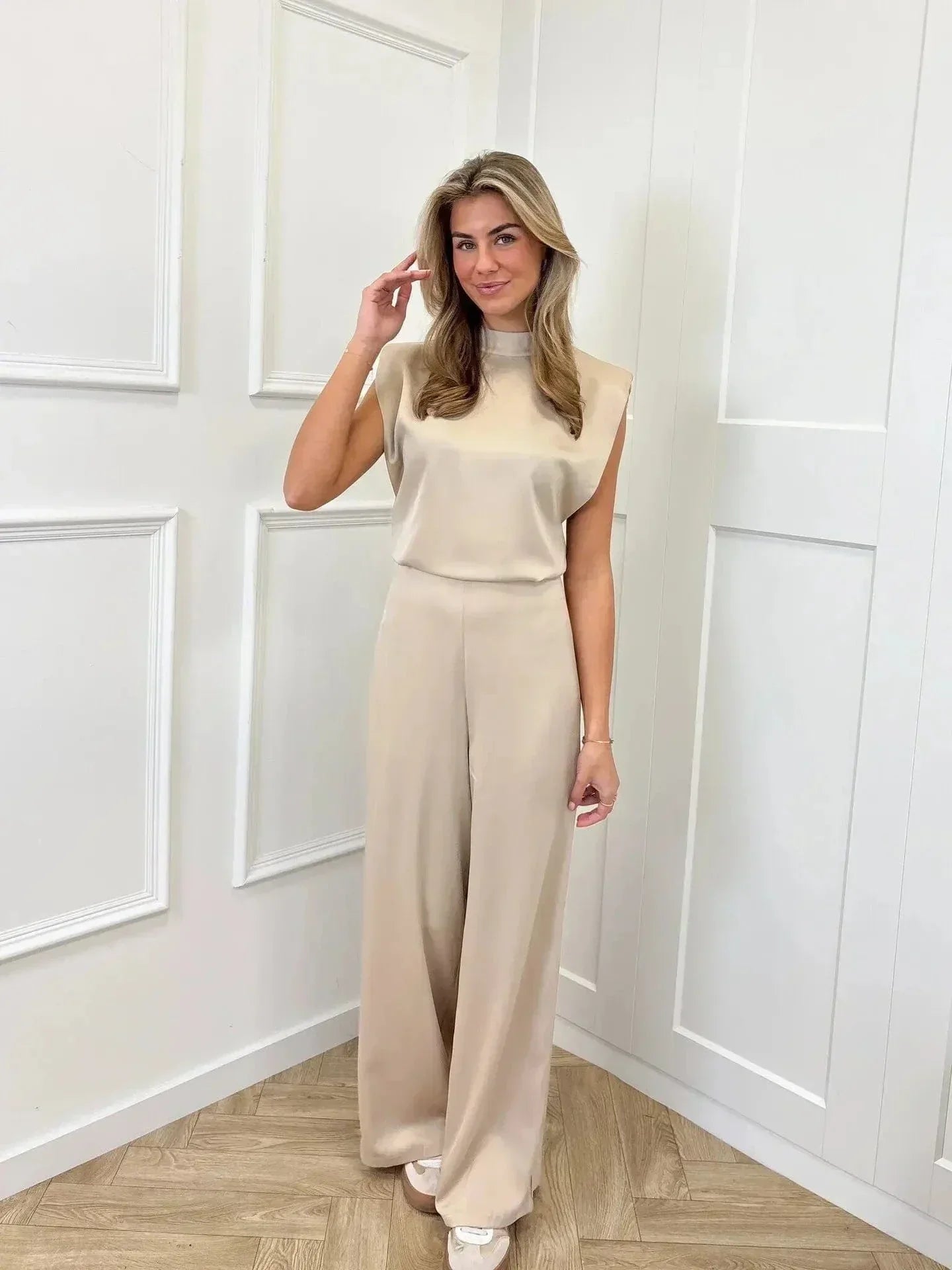 Damen Rückenfreier Jumpsuit mit Weiten Beinen – Elegant & Leicht