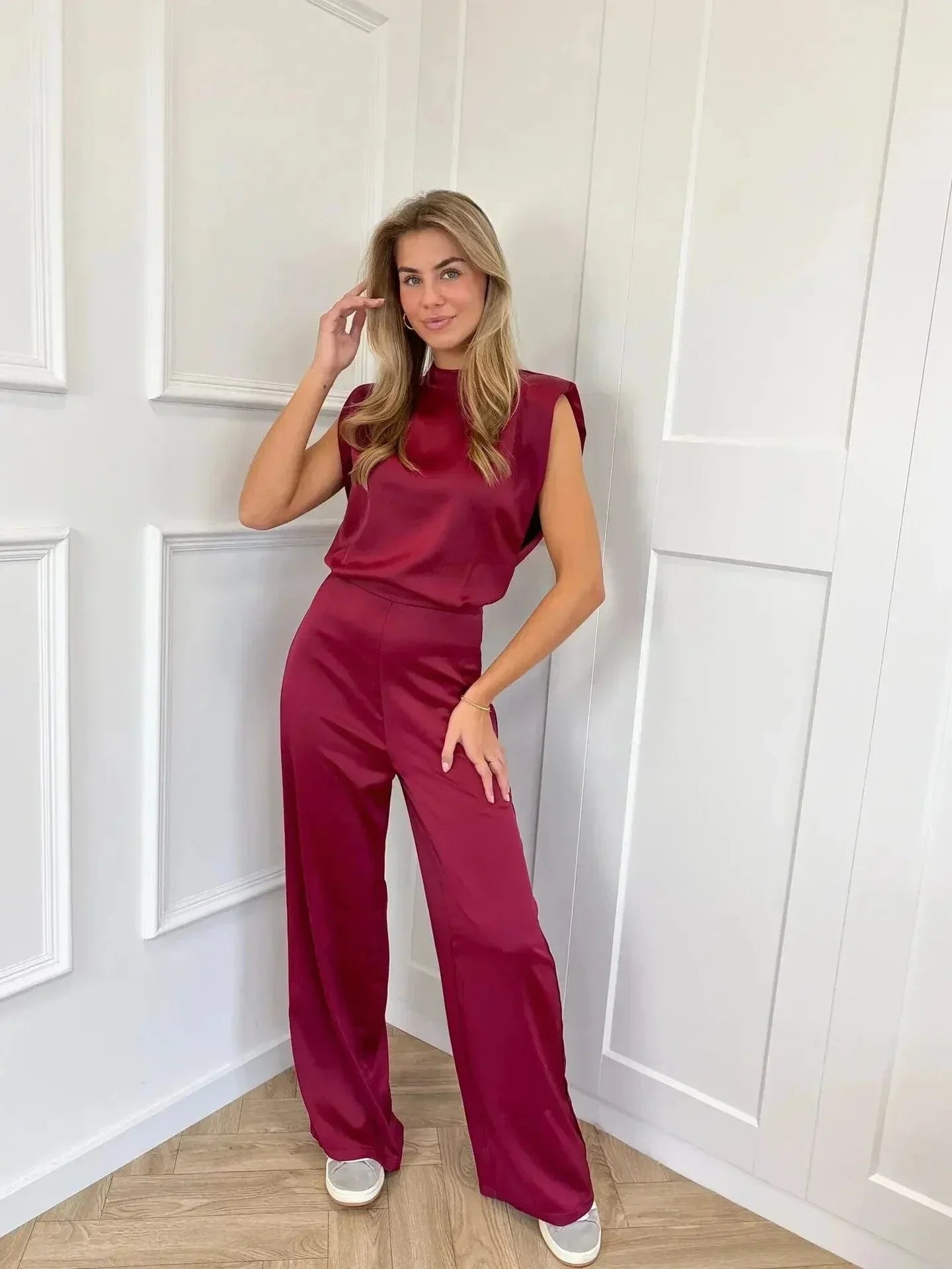 Damen Rückenfreier Jumpsuit mit Weiten Beinen – Elegant & Leicht