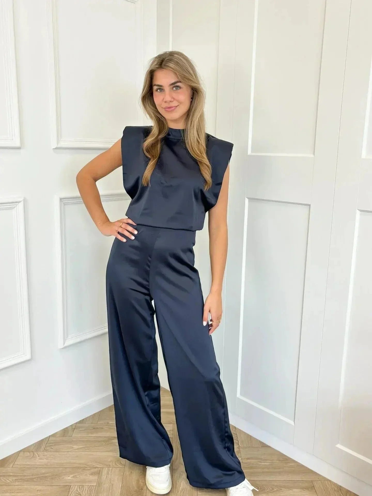 Damen Rückenfreier Jumpsuit mit Weiten Beinen – Elegant & Leicht