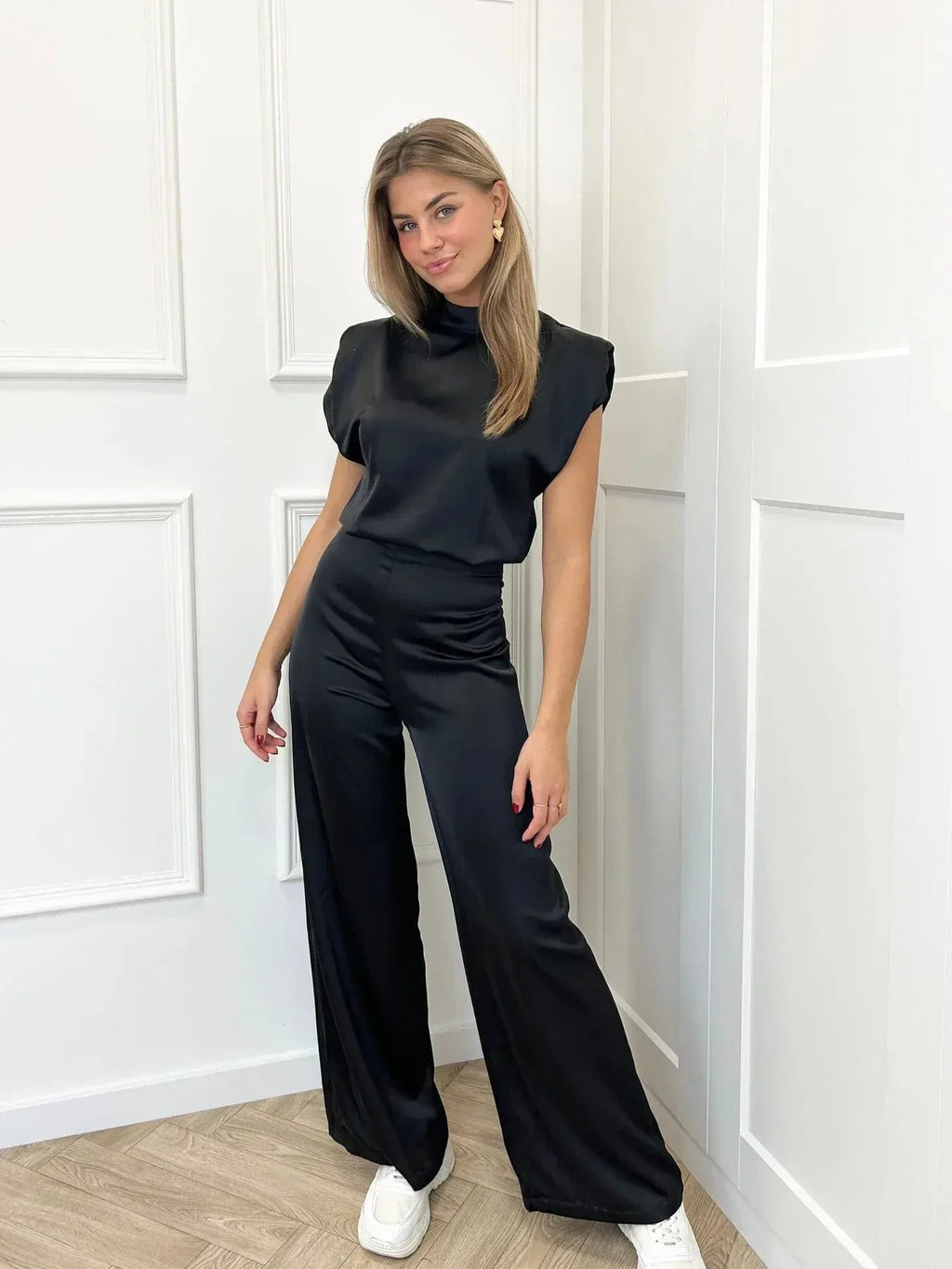 Damen Rückenfreier Jumpsuit mit Weiten Beinen – Elegant & Leicht